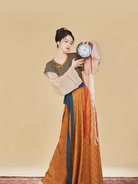 Discovering 8 Hanfu Color Styles: Timeless Elegance in Traditional Dress-11