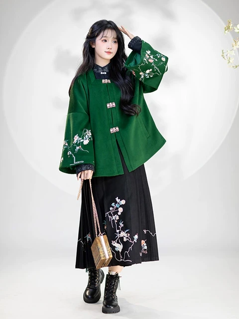 Finding the Perfect Hanfu Mamian Qun: A Guide to Choosing the Right Style for You-15