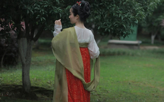 Wear Red Hanfu Dress to Brighten Up Your Summer-11