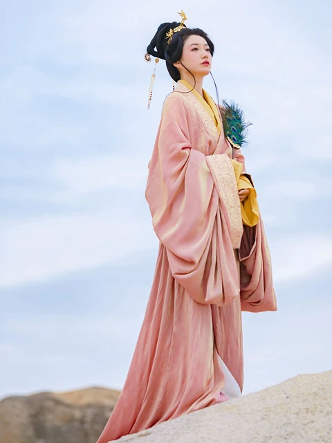 Unveiling the Traditional Hanfu Warring States Robe