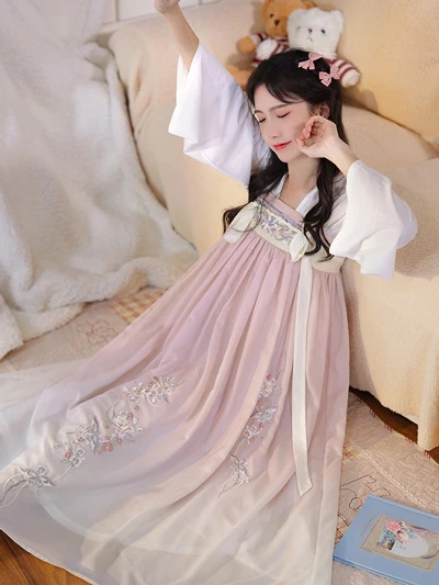 18 Latest Spring Chinese Outfits for Women 2022-22