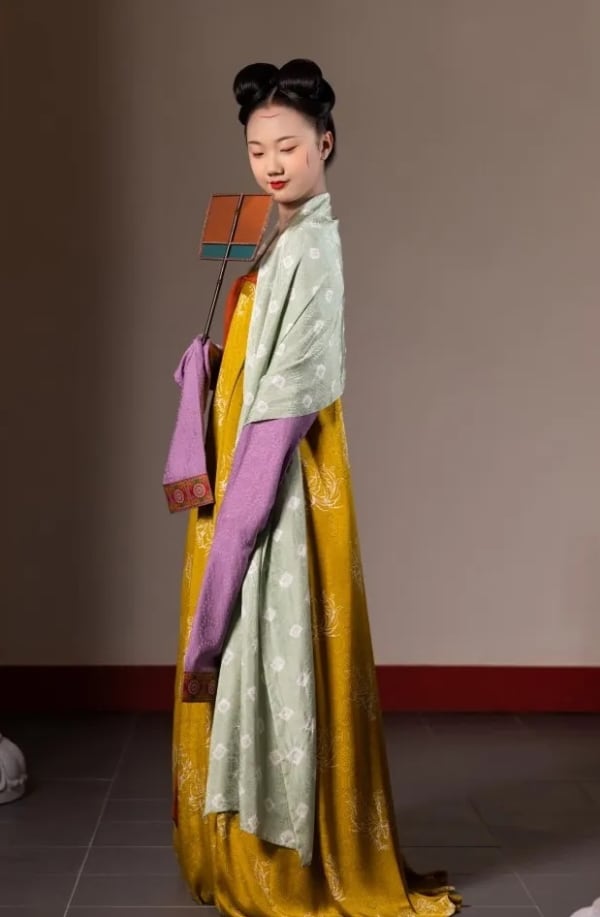 Early Tang Dynasty Women's Clothing Introduction-4