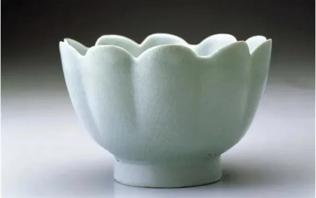 Unveiling the Subtle Harmony of Traditional Chinese Colors and Ru Porcelain