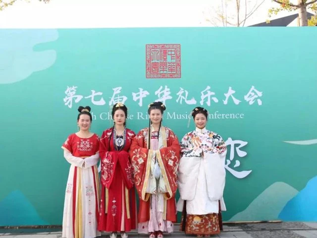 Modern Complex of Ancient Chinese Traditional Clothing-11