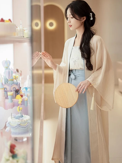 From Dynasties to Daily Wear: The Resurgence of Hanfu Fashion-6