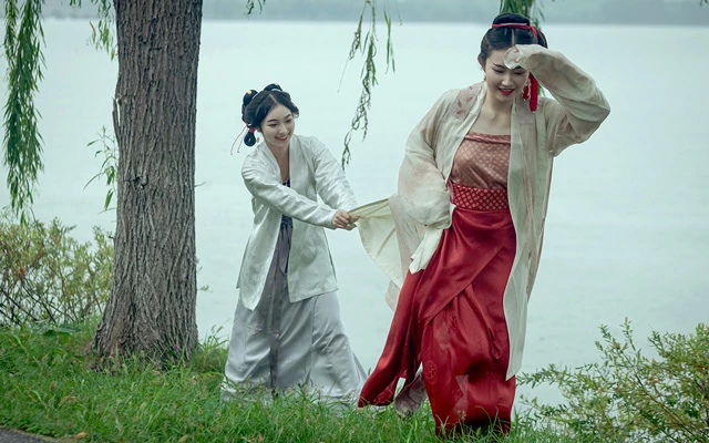 Wear Red Hanfu Dress to Brighten Up Your Summer-1