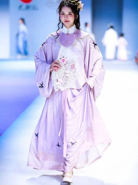 The 4 Most Han Clothing Shoes worn by Hanfu Girls-4