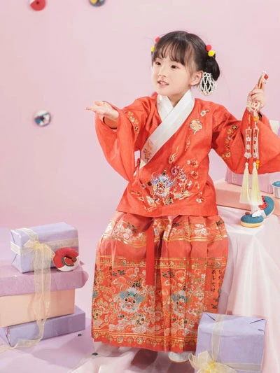 The Most Iconic Hanfu Outfits to Wear for Chinese New Year-19