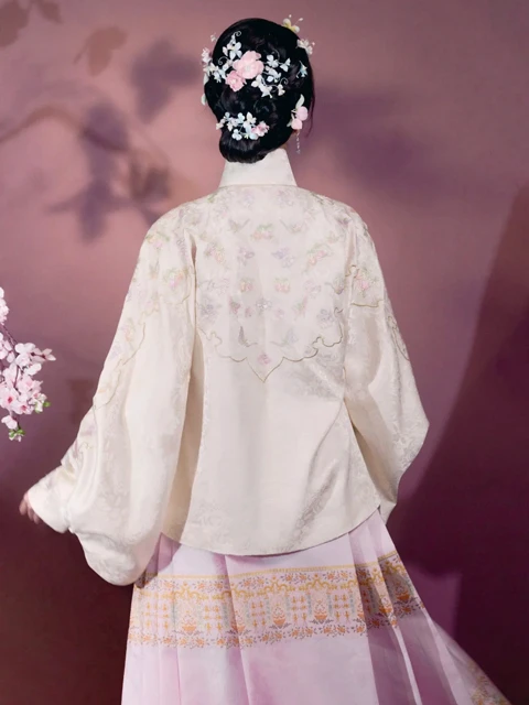 2024 Spring Festival Gala Highlight: Nian Jin - Traditional Hanfu and Ornate Designs-18