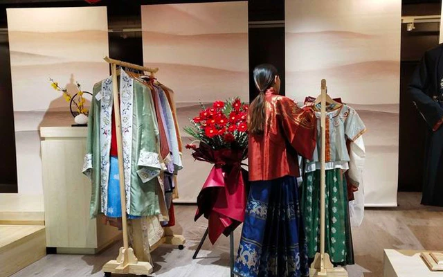 The Popularity of Hanfu Culture: When Traditional Hanfu Dress Comes to Contemporary Life-11