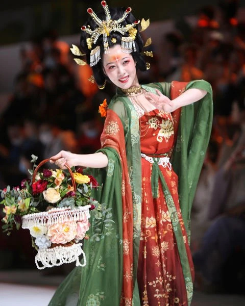 12 Latest Fashion Chinese Clothing Hanfu Styles in Runway-2