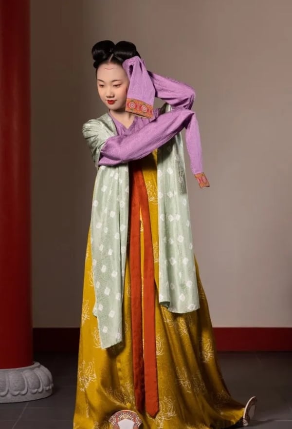 Early Tang Dynasty Women's Clothing Introduction-5