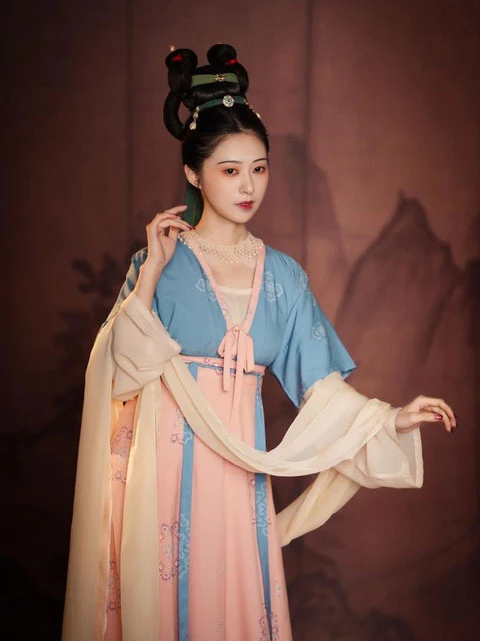 4 Stunning Tang Style Hanfu for Women That Look Pretty-2