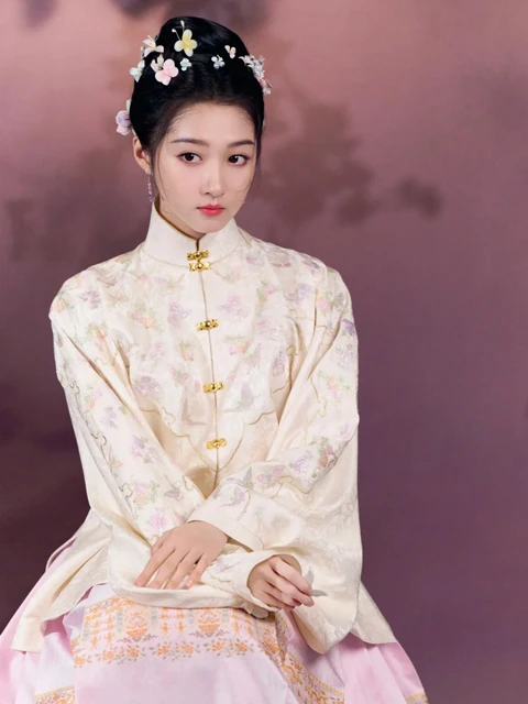 2024 Spring Festival Gala Highlight: Nian Jin - Traditional Hanfu and Ornate Designs-17