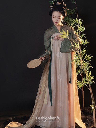 Why The Costumes In Chinese Dramas and Hanfu Are Difference-2