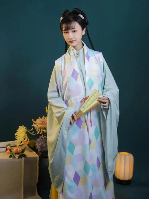 4 Sets of Hanfu Suits for Autumn - Elegant & Gorgeous-8