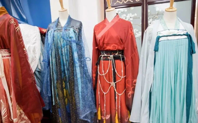 What is Professional Hanfu Stylist - A New Hanfu Career-1