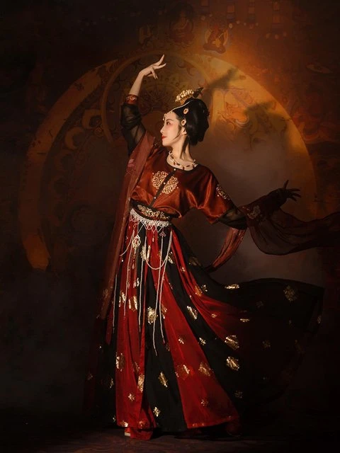 The Classic Color Scheme in Chinese Costume - Red & Black-3