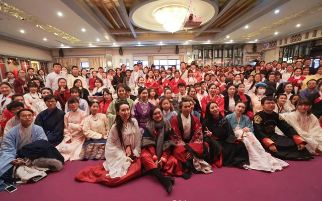 Wearing Hanfu and Meet the Rise of China-Chic-12