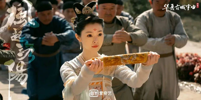 Song Yi Surprised Everyone Again! With Her Stunning Ancient Costume Look-12