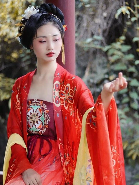 12 Most Beautiful Traditional Chinese Wedding Dresses-11