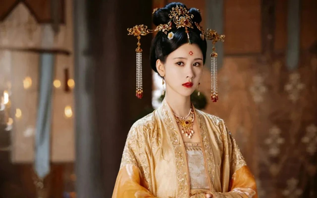 Exploring the Historical Context and Makeup Trends of Huadian in Cdramas-7