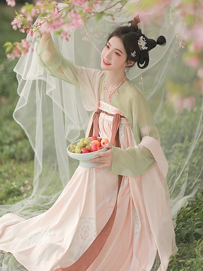 Bloom in Style: Recommended Spring Hanfu for the Flower Season-15