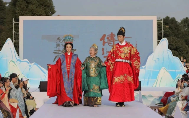 All You Want to Know About Hanfu & Tongpao Is Here-19