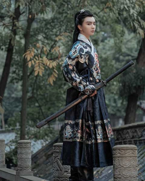 4 Styles & Tips for Male Traditional Chinese Clothing-8