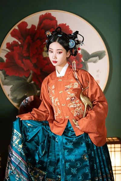 3 Colorful Winter Hanfu Wearing Styling for You-9