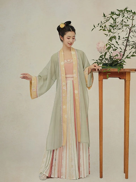 How to Put Together a Hanfu-Inspired Outfit Without Hanfu-4