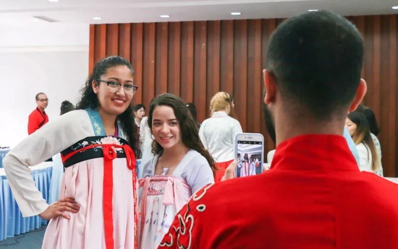 A Record of Overseas Students' Traditional Hanfu Experience-12