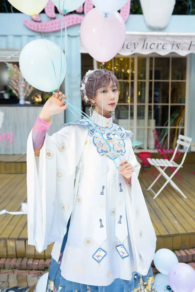 3 Colorful Winter Hanfu Wearing Styling for You-20