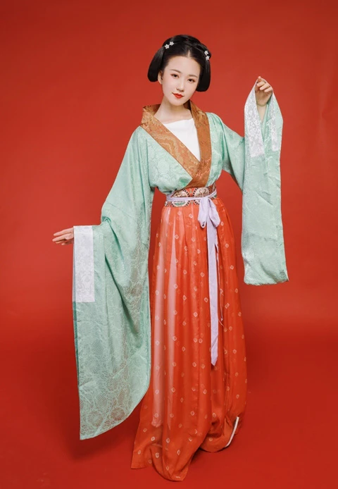 Recognizing Iconic Hanfu Styles From 6 Key Dynasties-3