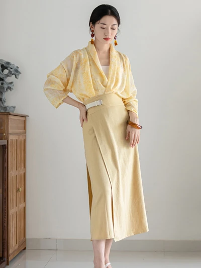 Hanfu Fashionization and Unique Tailoring System: Traditional Craftsmanship Meets Modernist-13