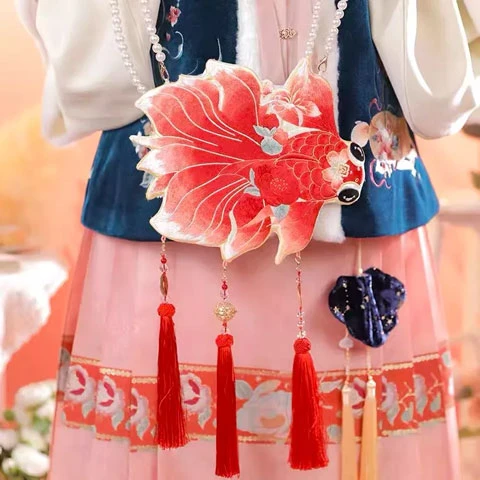 How to Make Red Hanfu Look Great in the New Year-19