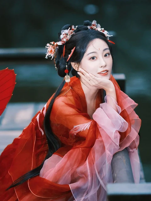 Exploring the Historical Context and Makeup Trends of Huadian in Cdramas-22