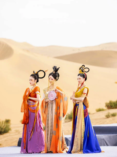 Dunhuang Style Costume Show in the Desert Grand Opening-9