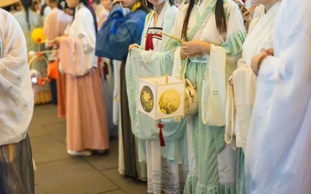 Beyond Tradition: The Hanfu Revival and its Influence on Daily Life-2