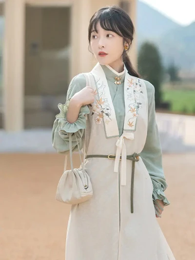 18 Latest Spring Chinese Outfits for Women 2022-32