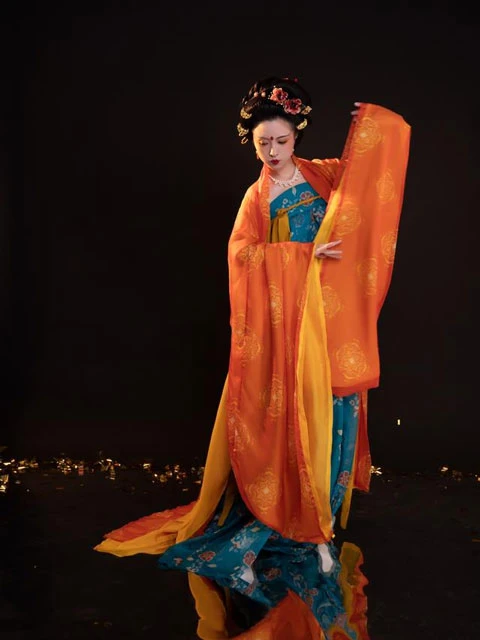 4 Stunning Tang Style Hanfu for Women That Look Pretty-6