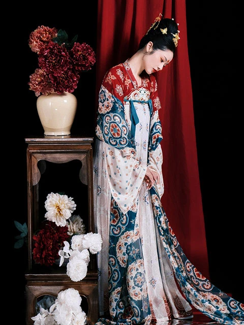 Exploring the Vibrant Palette of Ancient China: Hanfu Color Scheme-13