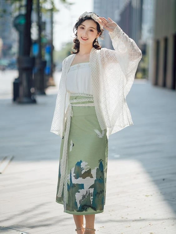 How to Bring Elements of Hanfu into Daily Wear-1