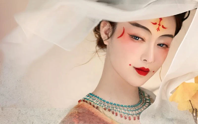 Greet Spring with Tang Dynasty Peach Blossom Makeup!-10