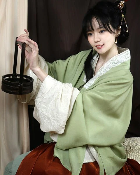 How to Choose Hanfu in Spring-3