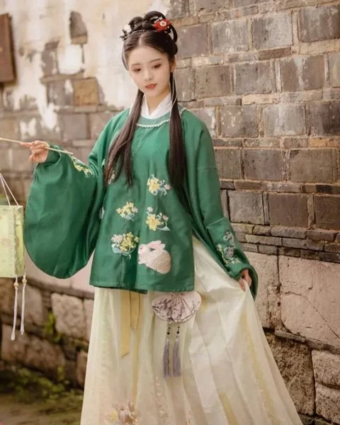 4 Sets of Hanfu Suits for Autumn - Elegant & Gorgeous-4