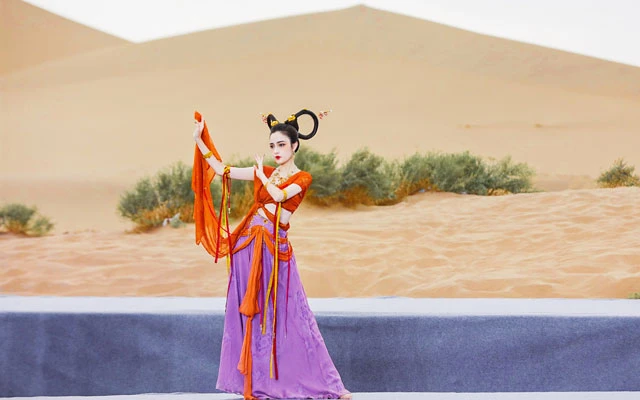 Dunhuang Style Costume Show in the Desert Grand Opening-6