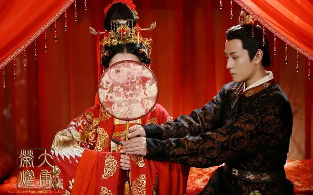 Unveiling the Rich History of Chinese Wedding Attire-7