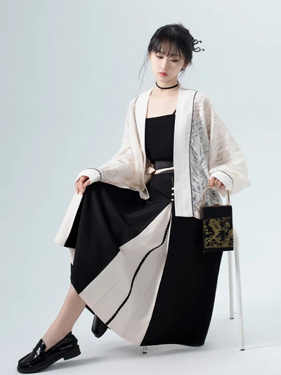 Hanfu Fashionization and Unique Tailoring System: Traditional Craftsmanship Meets Modernist-16