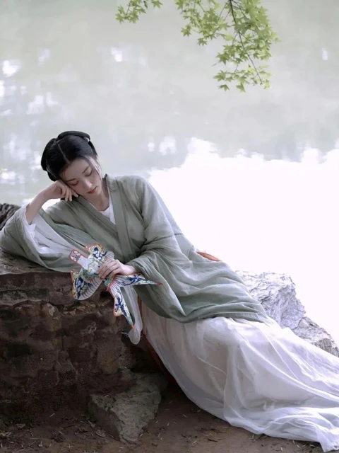 Beyond Tradition: The Hanfu Revival and its Influence on Daily Life-10